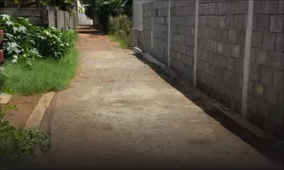 Asphaltage refusé depuis 16 ans à Roche-Bois : la mairie argue que le passage est privé, les familles disent le contraire