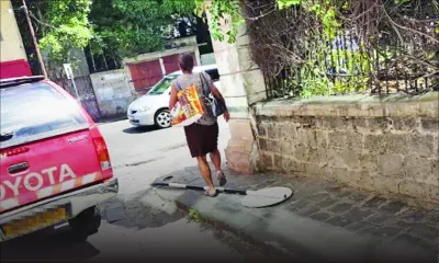 À Port-Louis : un panneau rouillé s’effondre