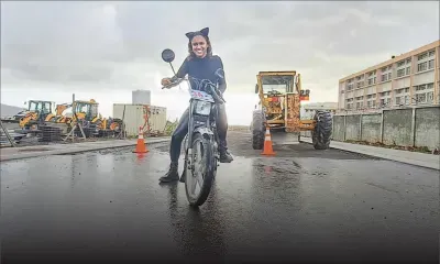 À mobylette avec « Catwoman » !