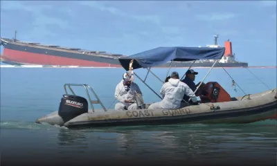 Wakashio : des résidus de fioul s'échappent du vraquier 