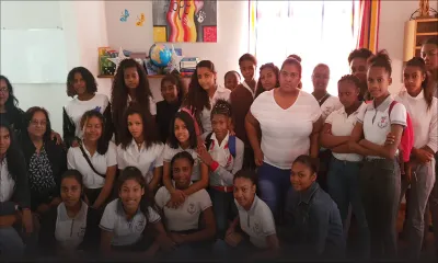 Les élèves de DIS-MOI Medco visitent les résidentes de Passerelle