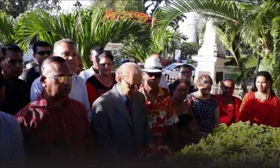 Dépôt de gerbes en hommage à James Burty David
