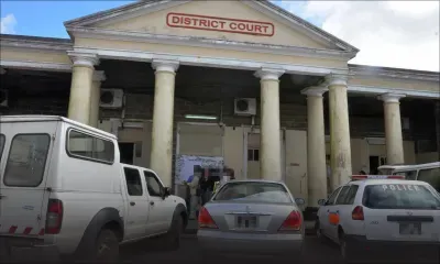 À Eau-Coulée: il vole la casquette du policier et l’agresse