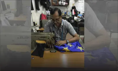 Saison hippique : l’homme qui fabrique les casaques des jockeys