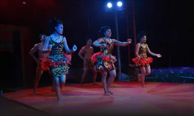 Quand la troupe de Samoa fait son cirque