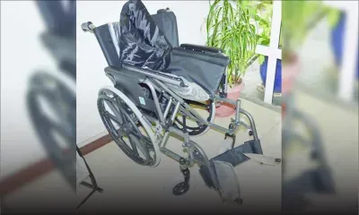 Il cherche un fauteuil roulant pour sa mère