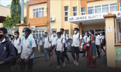 Flambée des cas de COVID-19 : la fermeture des écoles durant deux semaines réclamée 