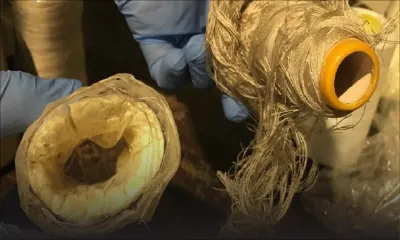 Drogue dans des bobines de fils à coudre : deux employés d’un service courrier sous les verrous