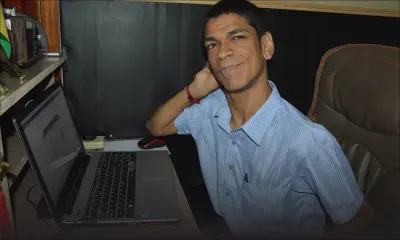 Il dessine en 2D et 3D avec son coude : Anishal Madhub surpasse son handicap