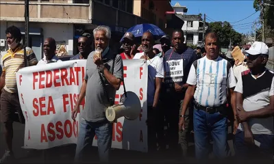 [En images] Wakashio : marche pacifique des pêcheurs à Mahébourg, ce dimanche