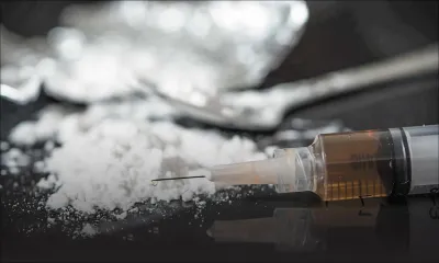 Inquiétude des travailleurs sociaux : une nouvelle drogue plus puissante que l’héroïne circule dans le pays