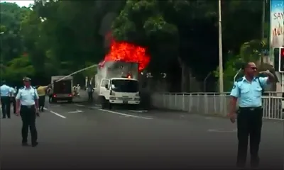 Rose-Hill: un camion transportant des meubles en flammes