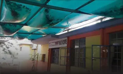 À Petite-Rivière : une bâche en guise de toit dans un dispensaire