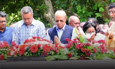 Dépôt de gerbes au Samadhi de ssr - Le Dr. Navin Ramgoolam : «San li, to pa ti pou la…»