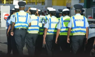 Police : 65 000 chemises pour Rs 25 M 