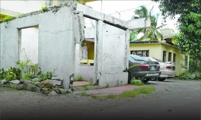 Le toit d’un bâtiment menace de s’effondrer
