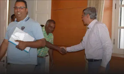 Vente à l’encan : Xavier-Luc Duval rencontre les planteurs