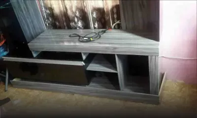 Il réclame le remboursement de sa télé placé sur un meuble défectueux