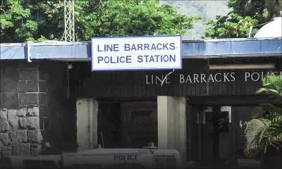 Une ado de 17 ans et son petit-ami de 26 ans arrêtés : il se sert de la mineure comme appât pour attaquer à de vieux messieurs 