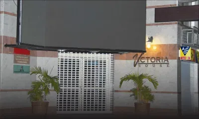 Placé sous le youth employment programme: Licencié, deenesh cherche un recours