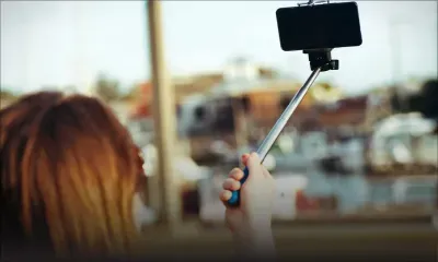 Selfie : pourquoi nous photographions notre vie ?
