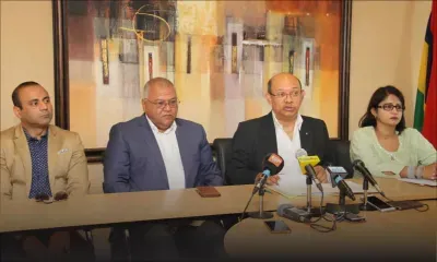 Sinatambou encense Ganoo et vilipende Bérenger