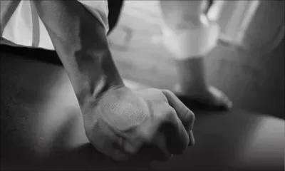 Dans un hôpital : un patient allègue avoir été agressé par un infirmier