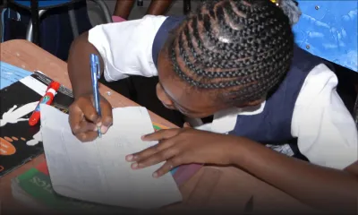 Livres en retard: les écoliers de Std V reçoivent des photocopies