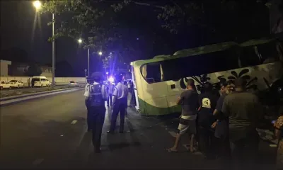 Sur l’autoroute mardi soir : un minibus fait une sortie de route spectaculaire