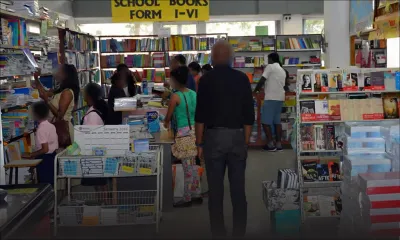 Vente au détail des manuels scolaires du secondaire : les éditeurs appelés à ne plus imposer de prix aux libraires