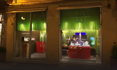 À Bologne: Nandanee Soornack gérerait une boutique de luxe