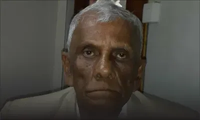 Arrêté il y a six ans à sa descente d’avion: Il réclame à l’État Rs 500 000 à 89 ans