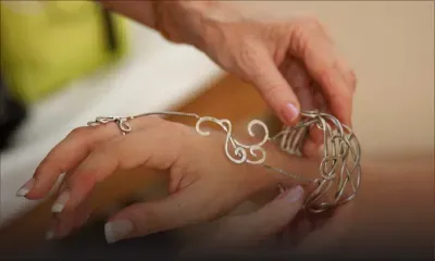 Parure de main: L’élégance au bout des doigts