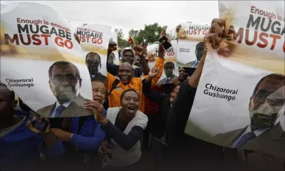 Les Zimbabwéens célèbrent la chute attendue de Robert Mugabe