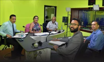 Le Grand Journal - Financement des partis politiques : le seuil de 10% critiqué