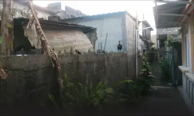 Élevage à Montagne-Blanche : une étable devant sa fenêtre