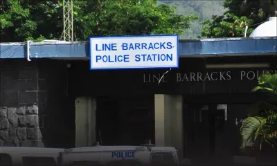 Suite à une déposition de son épouse pour agression : la police débarque chez lui et le surprend avec de la drogue