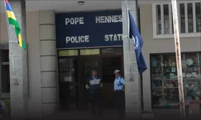 Attouchements sexuels allégués : l’adolescente identifie le policier