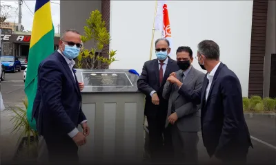 Photo de Pravind Jugnauth et Navin Ramgoolam : « Premie minis kan in trouv li, lin kit so ban minis, lin al koz ar li », témoigne Ganoo 