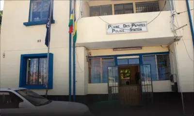 À Plaine-des-Papayes : un jeune meurt après avoir percuté des parapets