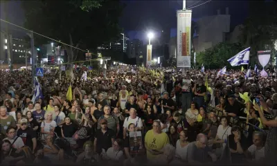 A Tel-Aviv, une marée humaine pour demander l'arrêt de la guerre et le retour des otages