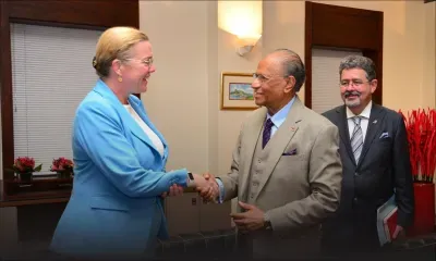 Le Premier ministre, le Dr Navin Ramgoolam, a eu, cet après-midi à son bureau, une rencontre avec Harriet Matthews, ‘Chagos Archipelago Treaty Lead Negotiator’.