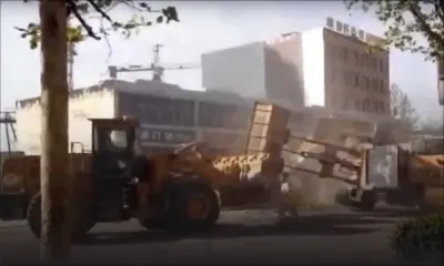 Chine: des bulldozers se bagarrent en pleine rue