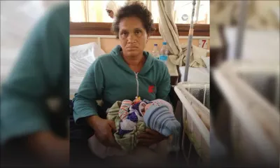 Elle accouche dans les toilettes publiques - Marie-Claire : «Mes jumelles sont des miraculées»