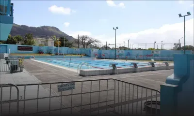 À Quatre-Bornes : le complexe Le Pavillon en décrépitude