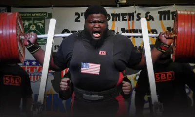 Un Américain soulève une barre de 456 kilos