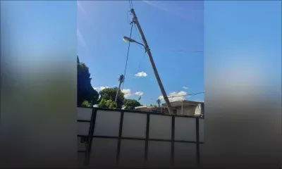 Pamplemousses : Poteau électrique penché, un danger pour les habitants