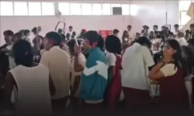 Les filles et garçons du collège Dr Maurice Curé (DMC) mettent déjà l’ambiance en attendant la proclamation des lauréats