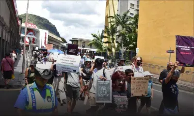 [En images] Marche silencieuse pour la protection animale à Port-Louis