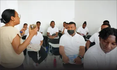 « Twa Pu Lavenir » est une initiative de la société civile visant à promouvoir l’employabilité des jeunes confrontés à des difficultés socio-économiques.